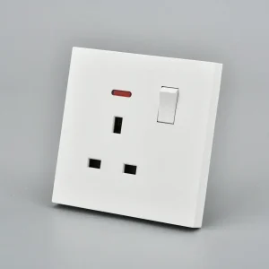 13A switched socket with neon BASIC WHITE