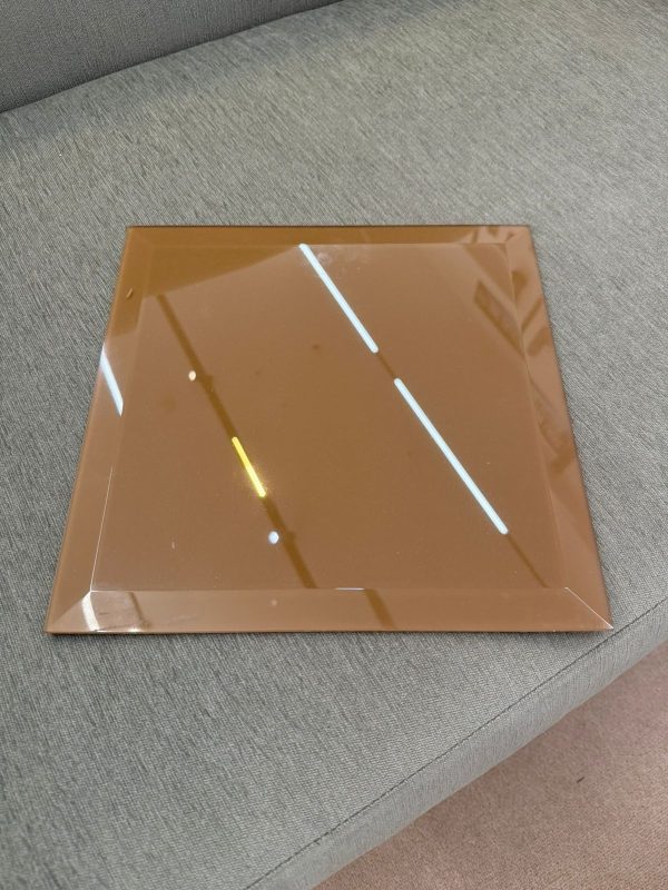 Regular mirror with daimond cut